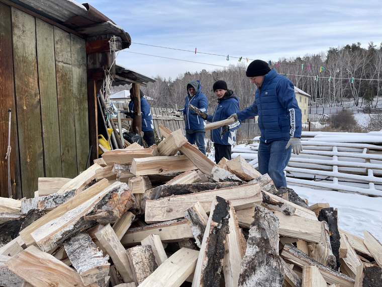 Участникам СВО и их семьям организовывают адресную поддержку дровами