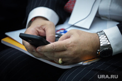 Портфель министра. Москва, телефон, мобильный интернет, мобильный, мобильный телефон, руки с телефоном