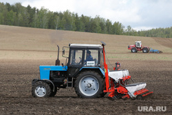 Sev corn LLC agrofirma Patrushi.  Sverdlovsk region, tractor, belarus, tractor driver, seeder, tractor belarus, tractor in the field, sowing, sowing corn