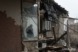 Прямое попадание снаряда в жилой дом в центре Горловки. ДНР, горловка, обстрел