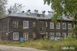 Виды города Красновишерск. Пермский край, барак, двухэтажка, красновишерский район, красновишерск, жилой деревянный дом