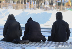 Город. Курган, снег, подростки, парк, парни, офники