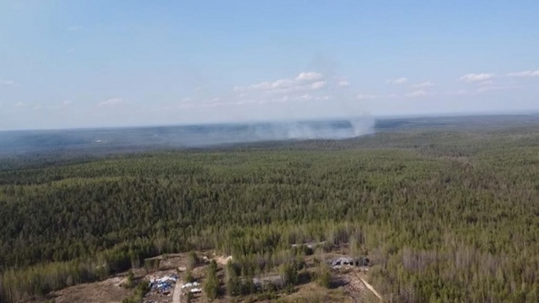 Ландшафтный пожар в районе нефтяного месторождения «Ем-Ега»
