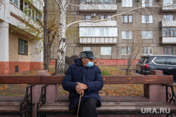 Клипарт с Ириной Текслер. Магнитогорск, пенсионер, старость, защитная маска, татуировки на пальцах, осень, старик на лавочке