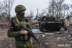 Volnovakha after his release.  DNR, Volnovakha, military, dnr, patrol, militia, military commandant's office, military patrol, patrolling, cleansing, soldier, people's militia, commandant's office, volnovakha, broken equipment, soldier with machine gun