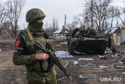 Волноваха после освобождения. ДНР, Волноваха, военные, днр, патруль, ополченец, военная комендатура, военный патруль, патрулирование, зачистка, солдат, народная милиция, комендатура, волноваха, разбитая техника, солдат с автоматом