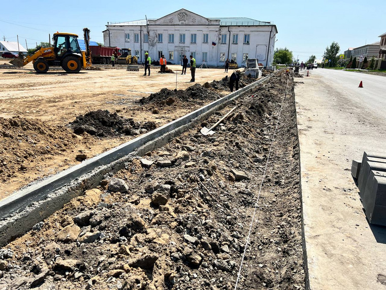В Частоозерье приступили к работал по благоустройству центрального парка