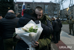 Военнослужащие ДНР побывавшие в плену, встречаются с родственниками. Харцызск, ДНР, пленные
