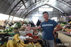 Киргизия. Чолпон-Ата, торговля, продавец, базар, рынок, восточный