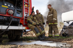 Пожар на складах. Екатеринбург, дым, пожарная машина, отдых, локализация пожара, пожарные