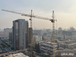 Дым над городом. Челябинск , строительный кран, жилье, недвижимость, смог, ипотека, дым над городом, дымка, стройка