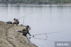 Набережная реки Кама. Пермь, рыбалка, река кама, рыбаки на реке