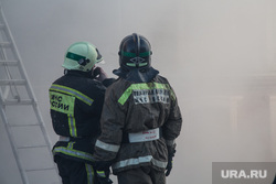 Пожар памятника архитектуры по ул. Семакова 8. Тюмень, мчс, огонь, пожарные в каске