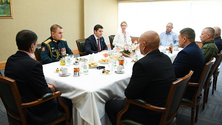 Дмитрий Артюхов на встрече с награжденными бойцами СВО