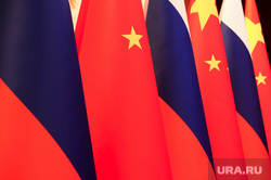 Поездка Михаила Мишустина в Китай. КНР Шанхай, флаг россии, флаг китая