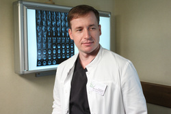 Иван Бороненко проводит операции по методу доктора Кудзаева