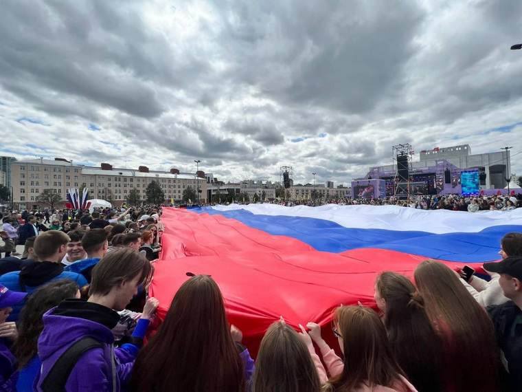 Флешмоб устроили активисты «Молодой Гвардии» «Единой России»