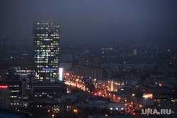 Вечерний Екатеринбург, бц высоцкий, вечерний город, город екатеринбург, улица малышева, туман, облачность