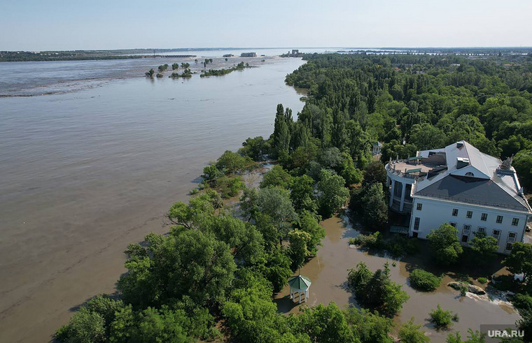 Жители Новой Каховки начали эвакуацию после повреждения ГЭС. Спустя неделю они начали возвращаться