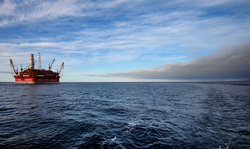 Открытая лицензия на 30.07.2015. Добыча нефти и газа, море, нефтедобыча, нефтяная платформа, печорское море