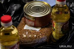 Доставка праздничных продуктовых Пасхальных наборов Православной службой милосердия Екатеринбургской епархии. Екатеринбург, продукты, гуманитарная помощь, гречка, подсолнечное масло, тушенка, еда, прожиточный минимум, гречка с тушенкой, продукты питания, продуктовые наборы