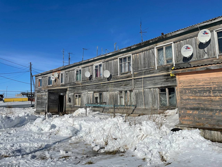 Дом в поселке Тазовском по улице Пушкина, 35