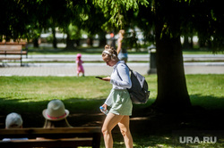 Виды Екатеринбурга, телефон, девушка, парк маяковского, жара, подросток, лето, цпкио, молодежь