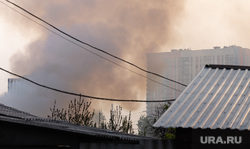 Пожар в частном доме на улице Татищева. Екатеринбург, дым, пожар, чп, город, частный сектор