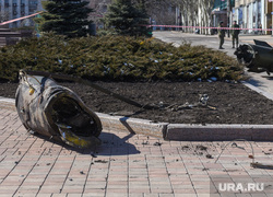 Последствия обстрела центра Донецка ракетой Точка-У/ выпущенной ВС Украины. Донецк, ДНР, последствия, днр, донецк, обломки, ракета, точка у, обстрел, терракт