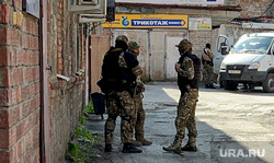 Вооруженные люди возле центра ЧВК Вагнер. Екатеринбург 