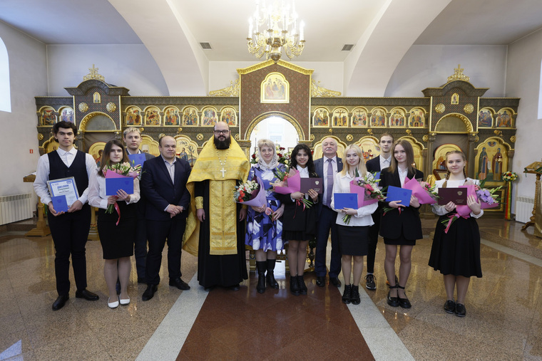 Выпускники Православной гимназии имени святителя Филофея, митрополита Тобольского — участники программы «Будущее вместе — Духовное наследие» ООО «Газпром добыча Уренгой»