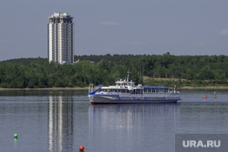 Набережная реки Кама. Пермь, речной трамвай, река кама, теплоход алмаз