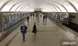 Спальные районы Москвы во время периода самоизоляции. Москва, лето, метро, строгино