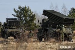 Тренировочные стрельбы мобилизованных с Центрального военного округа на полигоне Еланский. Свердловская область, военная техника, рсзо град, реактивная система залпового огня, реактивная артиллерия