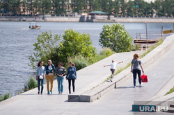 Велосипед, скейт, ролики, самокат. Екатеринбург, октябрьская площадь, жара, солнечная погода