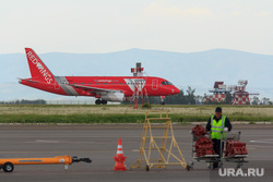 Аэропорт. Магнитогорск, сухой суперджет, red wings, взлетное поле