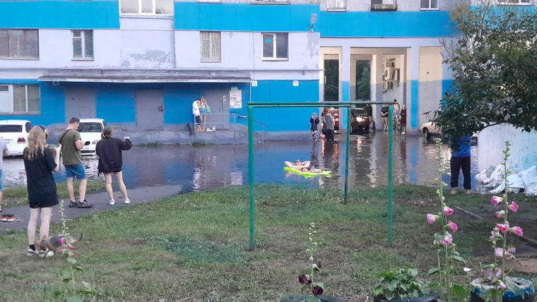 Дворы в Тракторозаводском районе затопил ливень