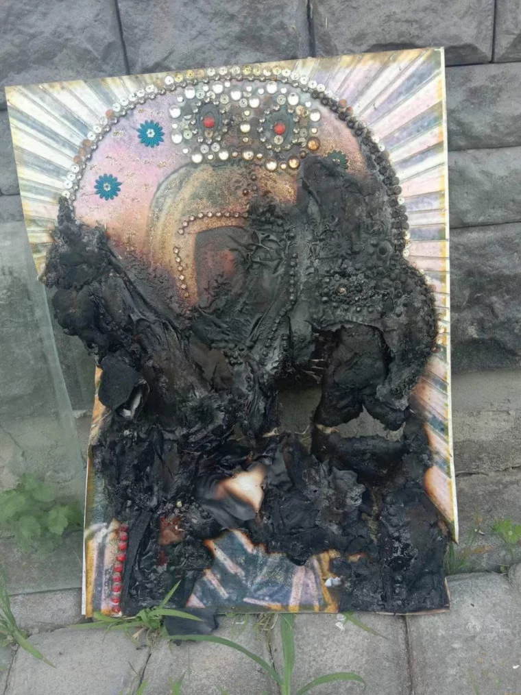 В Волынской области Украины сожгли икону Божьей Матери Будятичевская E22c9ed139592c356be0f384f8583f84_760x0_959.1280.0.0