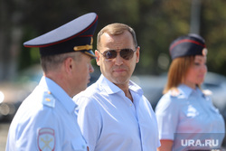 Губернатор Вадим Шумков вручает ключи от новых машин сотрудникам регионального управления МВД. Курган, шумков вадим, свинов дмитрий
