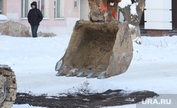Улица Куйбышева. Курган, снег, экскаватор, улица куйбышева, ковш экскаватора, укладка асфальта в снег