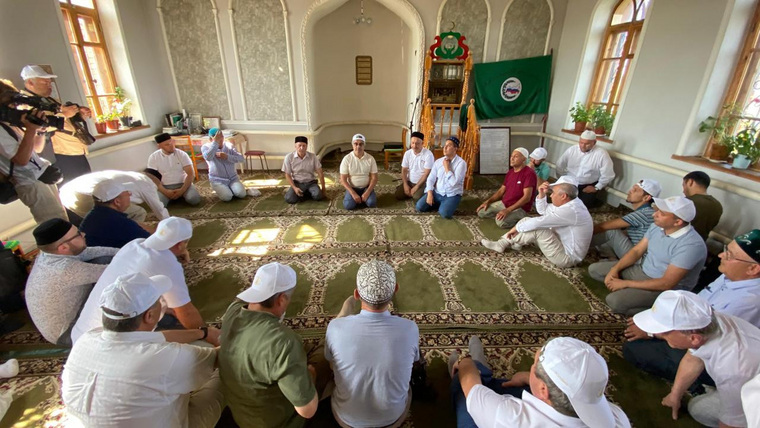 Вместе с имамом мечети Ахмадуллой Хабибуллиным Шайхразиев обсудил восстановление села
