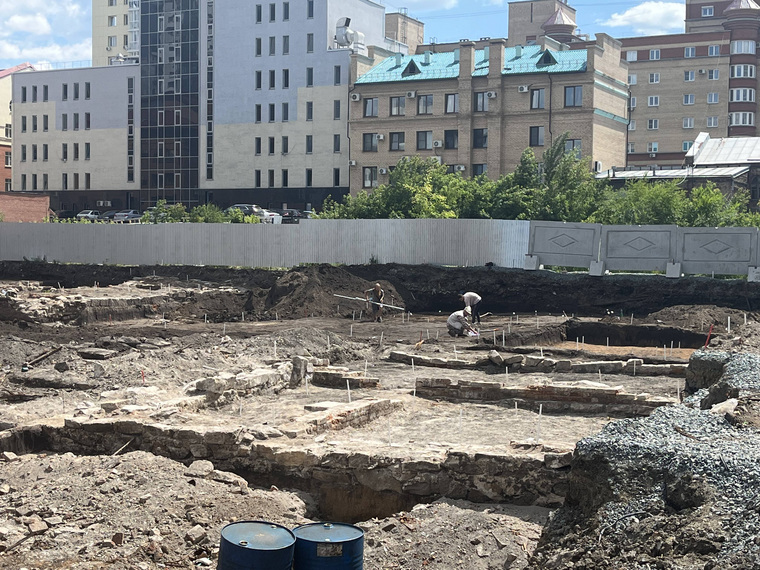 На месте будущего ЖК «Пушкин» археологи нашли фундаменты домов, монеты, пушечные ядра и свинцовые пули, керамику XVIII—XX веков