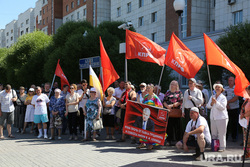 Митинг КПРФ против мусорной реформы. Тюмень, кпрф, комунисты, красные флаги, флаги, грудинин на плакате
