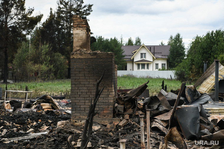 Последствия пожара в селе Шайдуриха. Свердловская область, пепелище, печь, пожар в деревне, село шайдуриха