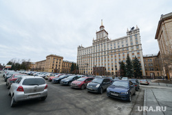 Город в преддверии Российско-Казахстанского форума. Челябинск, стоянка, парковка, главный корпус юургу