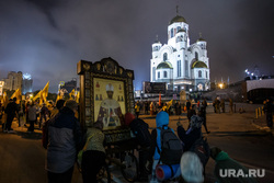 Крестный ход в память о гибели семьи последнего российского императора Николая II. Екатеринбург, храм на крови, вера, крестный ход, паломники, религия, царские дни, икона николай II, православие