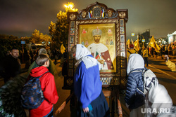 Крестный ход в память о гибели семьи последнего российского императора Николая II. Екатеринбург, верующие, вера, паломники, религия, царские дни, икона николай II, православие