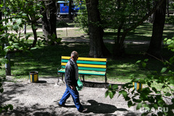 Виды Екатеринбурга, пенсионер, парк, мужчина