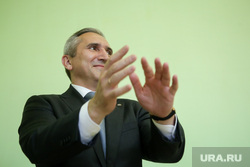 Визит кандидата в губернаторы Тюменской области Александра Моора. Нижневартовск, моор александр, портрет, руки