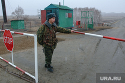 Таможенный пост Бугристое Троицкий район Челябинской области. Граница Россия - Казахстан. Архив 2007. Троицк, шлагбаум, пограничник, граница, таможенный пост